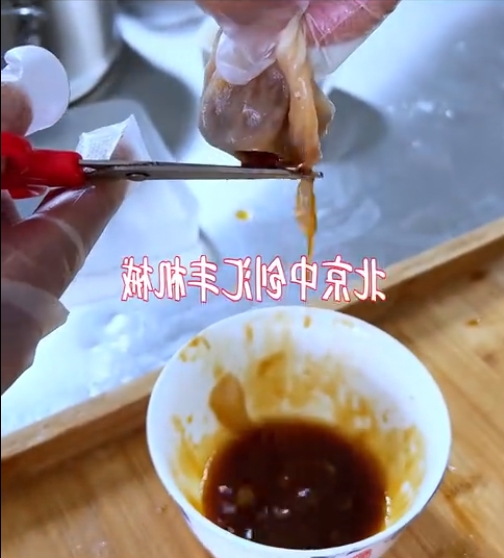 解密 湯多，餡兒大，皮兒薄。晶瑩剔透的灌湯包，是如何做出來的？